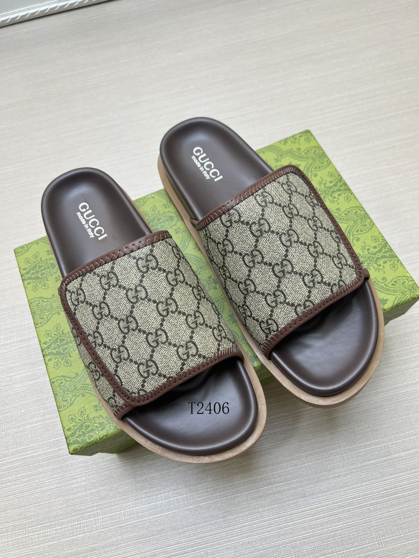 26 Gucci  Slippers 0901