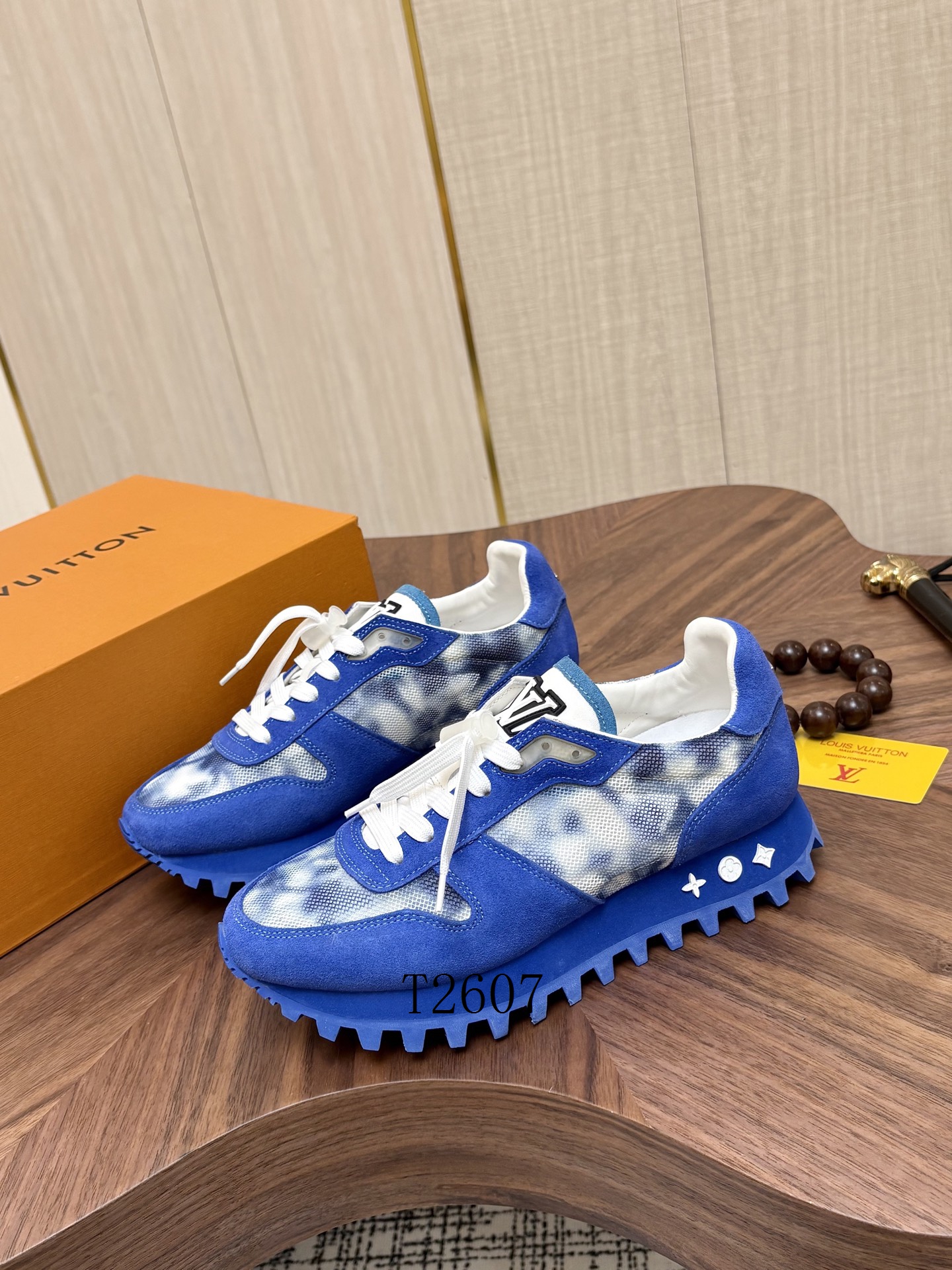 26 LV Low Cut 0822