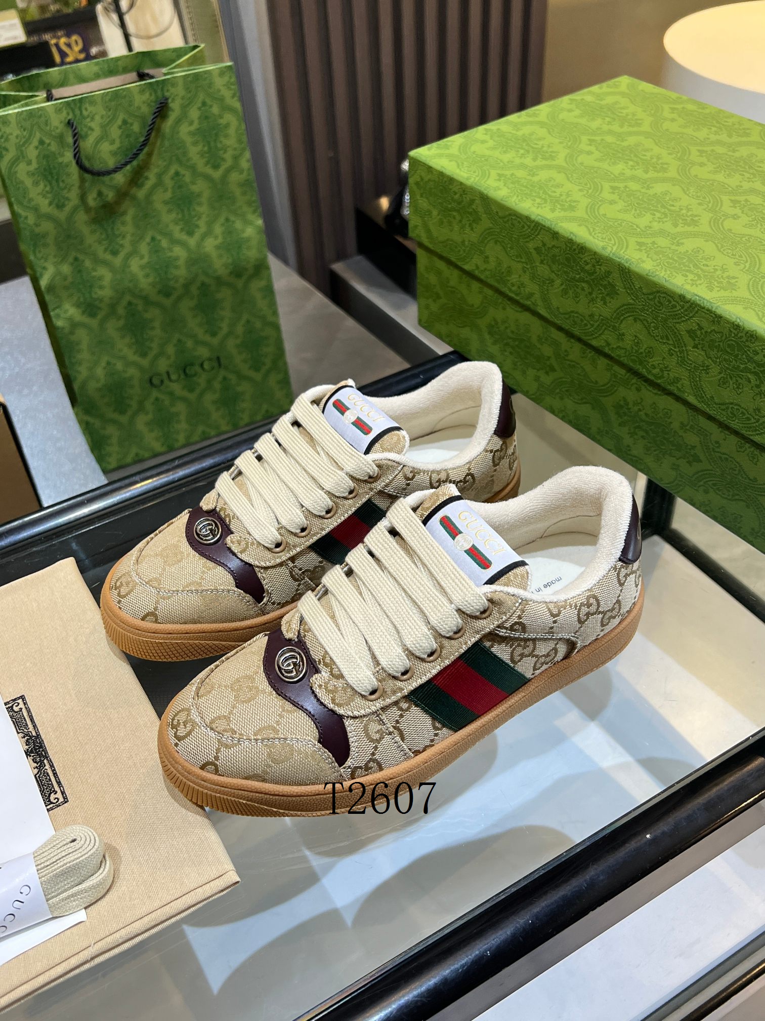 26 Gucci Low Cut Women 0716