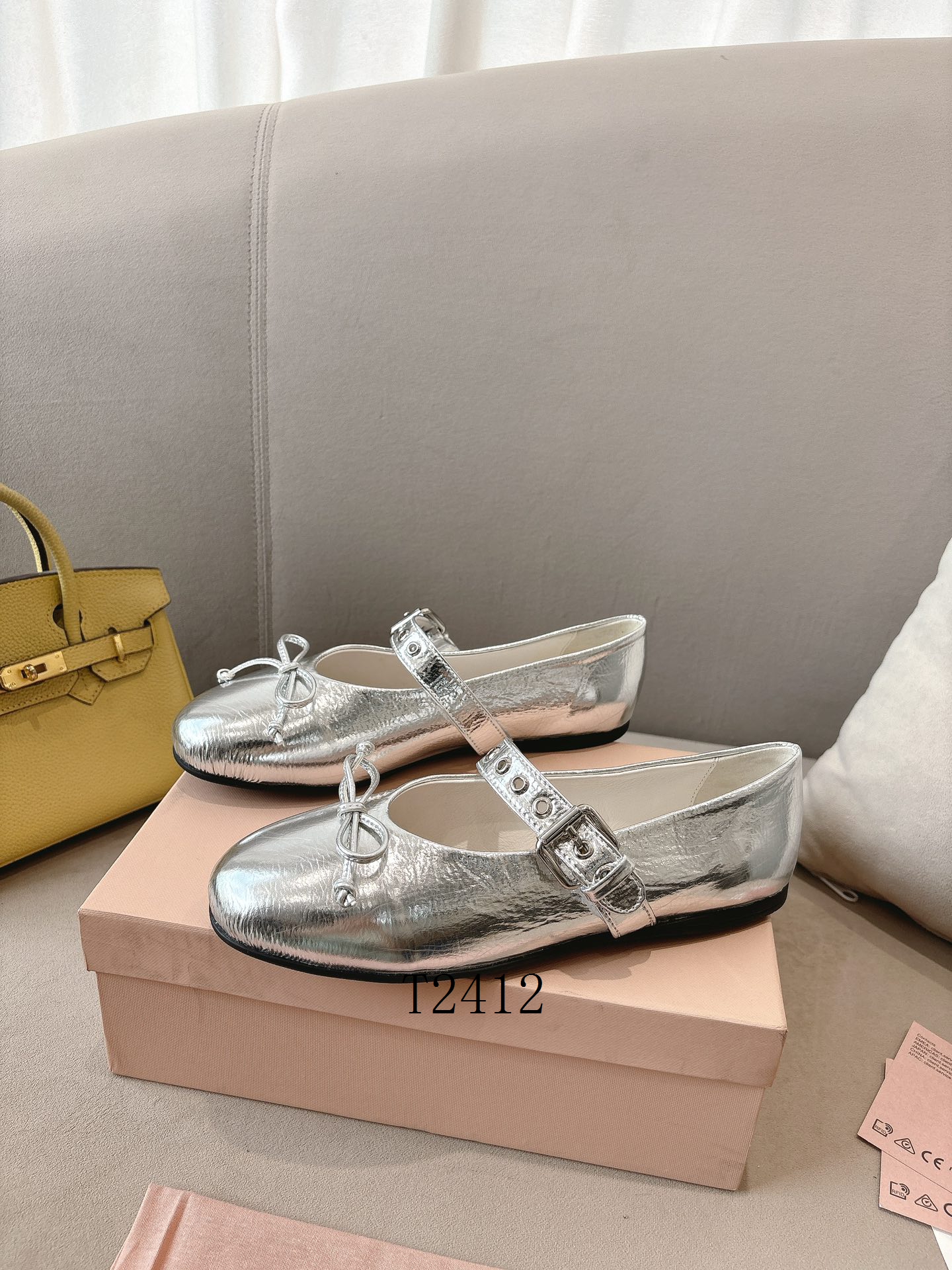 MiuMiu Casual Women 0126