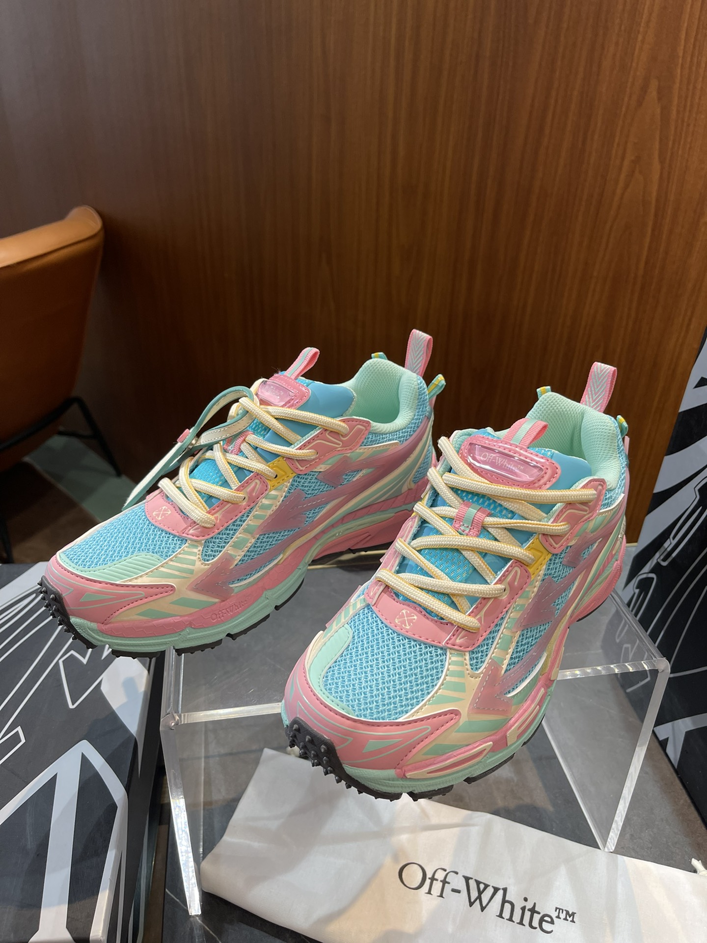 Off White sz36-47 h0602