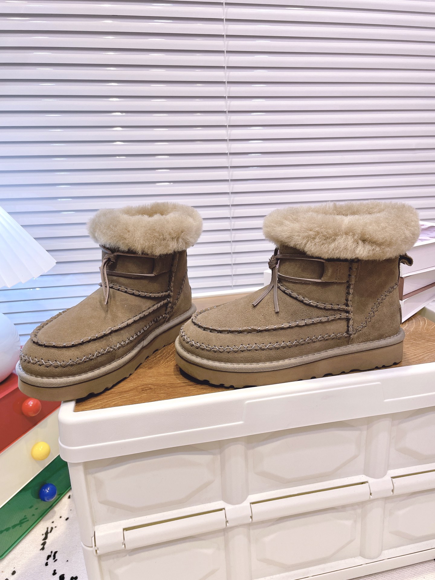 UGG sz35-40 h1023