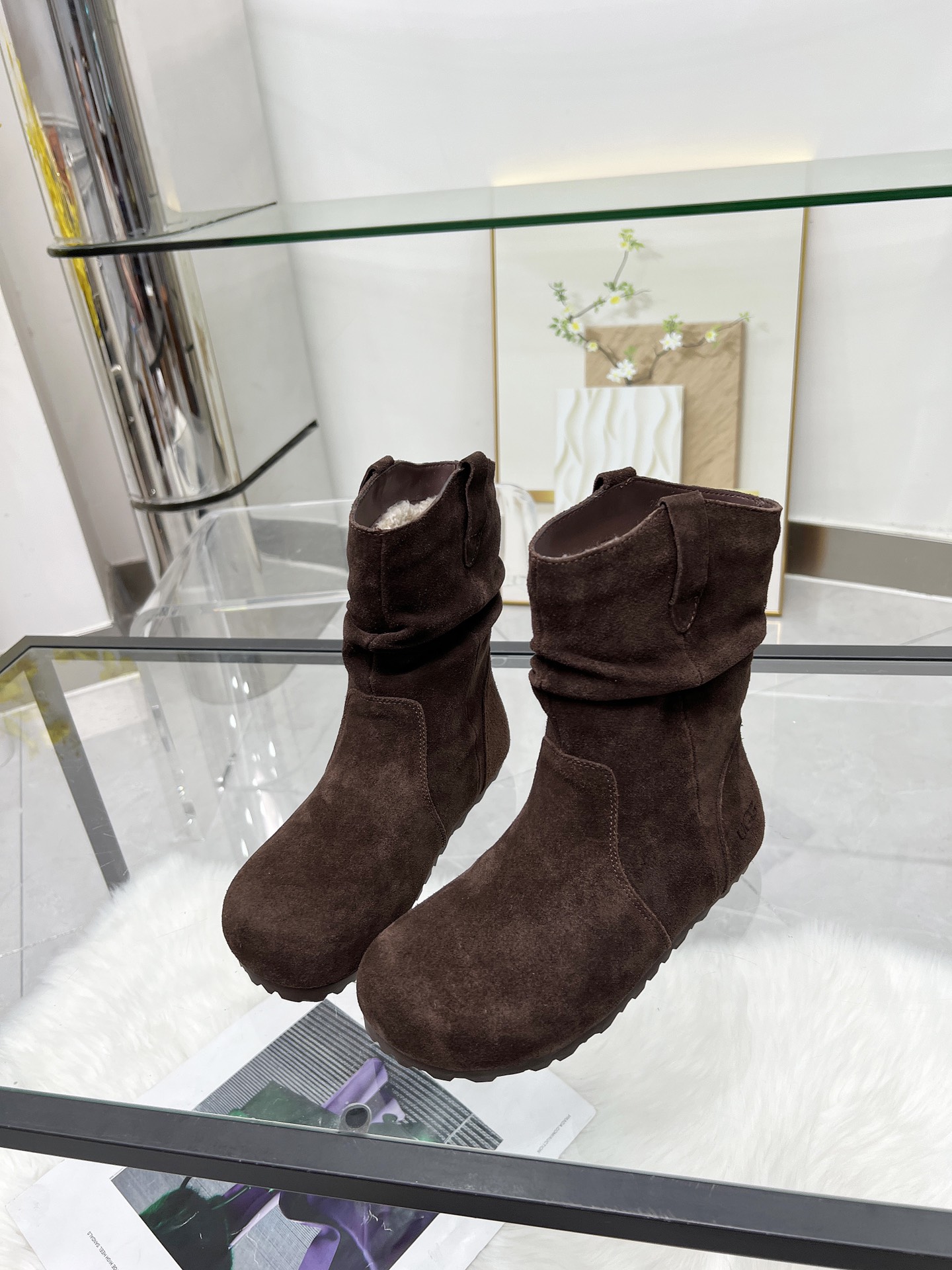 UGG sz35-40 h1025
