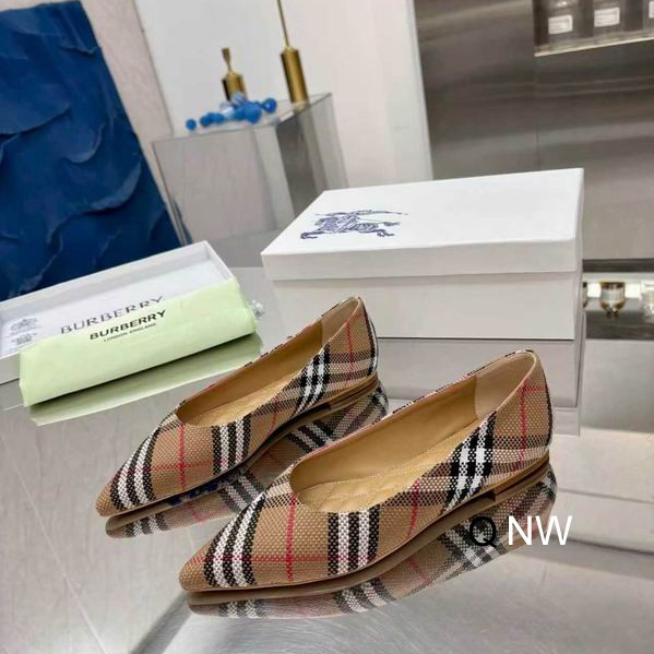 Burberry sz35-40 NW0402